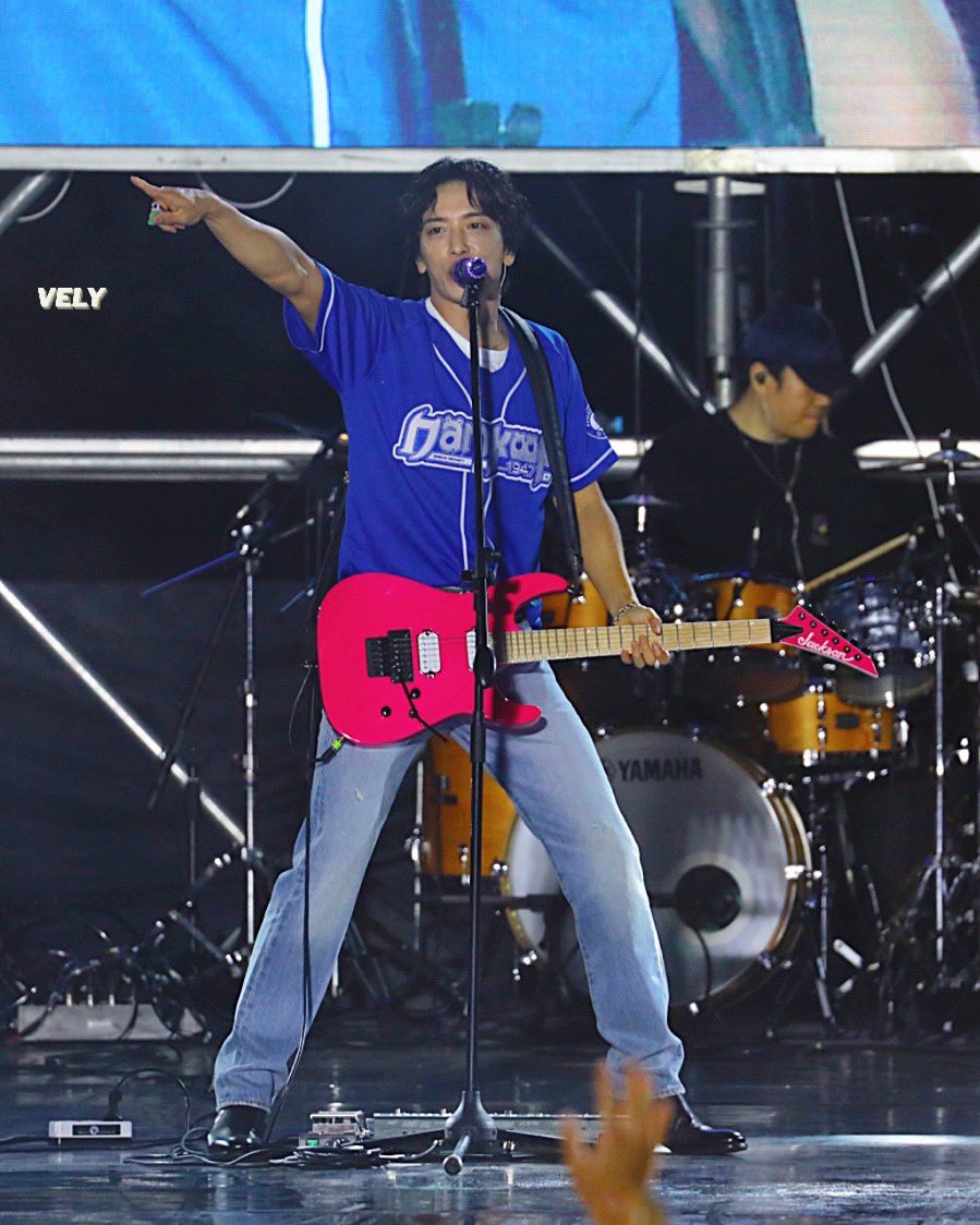 Vvely_yh's tweet photo. 240523 단국대학교 #정용화 
@JYHeffect
정말 재밌었던 축제였어 🫶🏻🫶🏻 https://t.co/Uh0tevzbhr