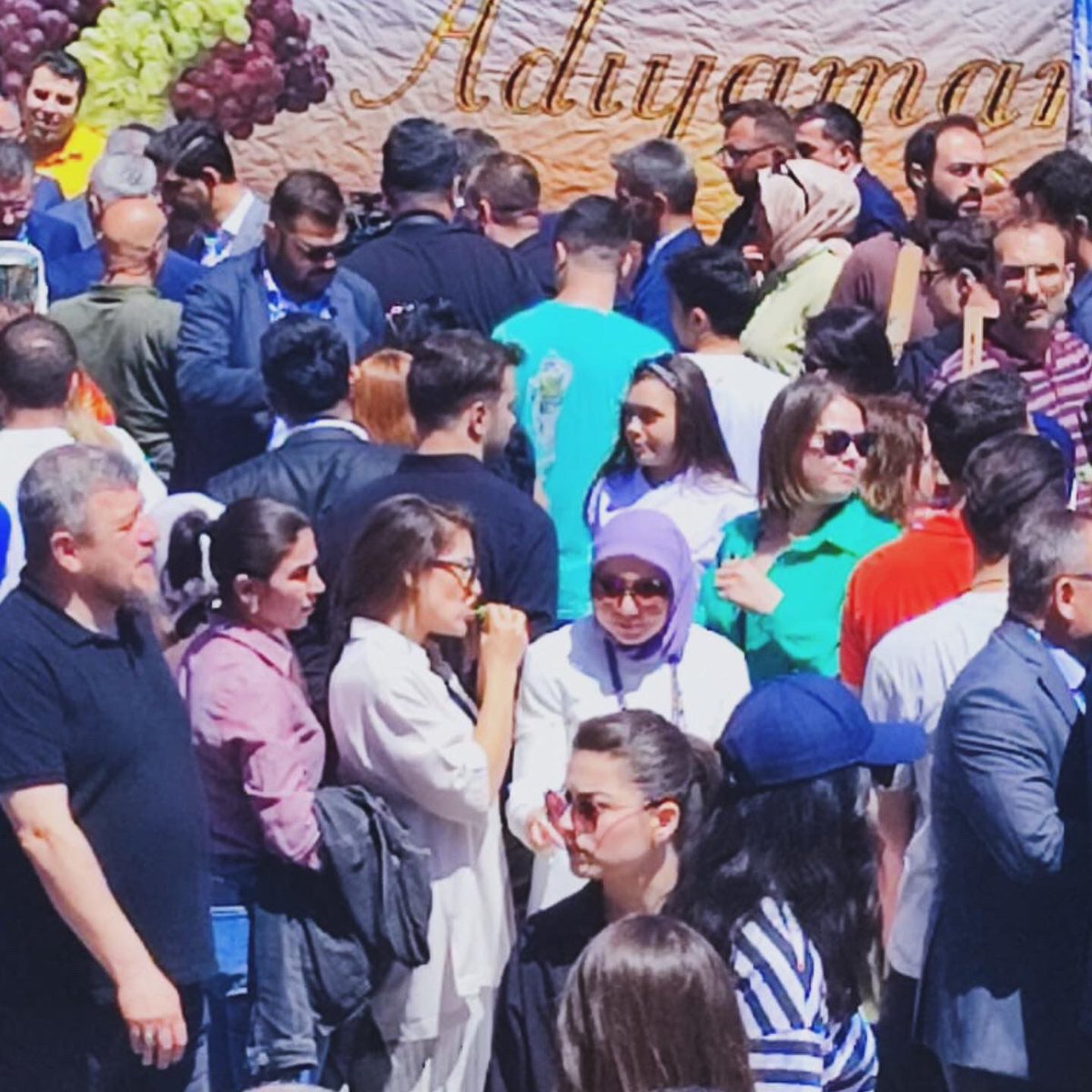 sinantemel's tweet photo. #Karabük’te gerçekleştirilen #KBÜFEST'te bir avuç #Adıyamanlı hemşehrimiz kendi imkanları ile memleketlerini tanıtmaya çaıştılar.
KBÜ'de çalışan hemşehrimiz @HasanTurma 'nın gayretleri bir araya gelen az sayıdaki kardeşlerimize teşekkür ediyoruz.
Ellerinize, gönüllerinize sağlık. https://t.co/R48VIRKUxF