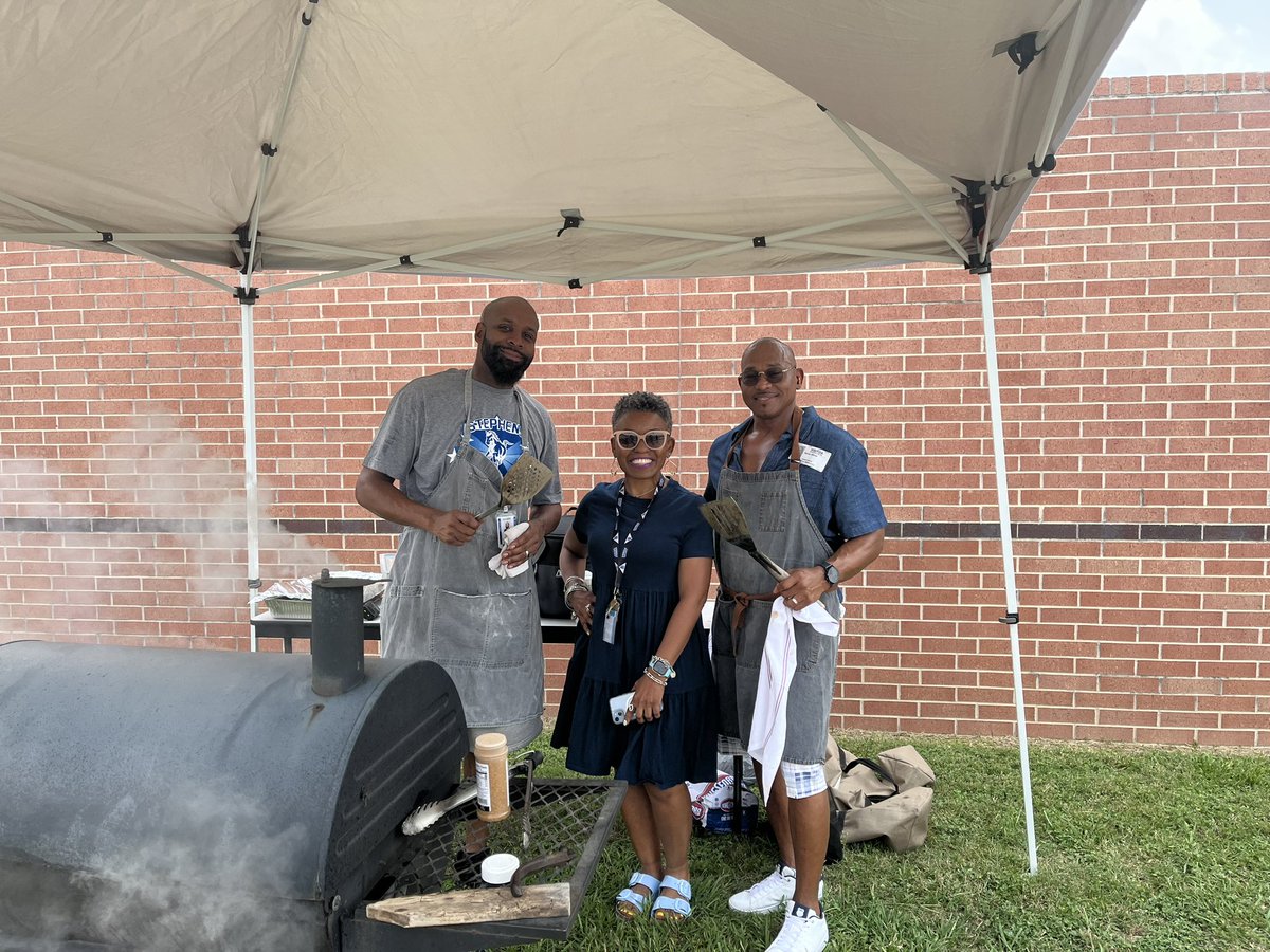 The grill masters came to our school @USEStallions #katyisd