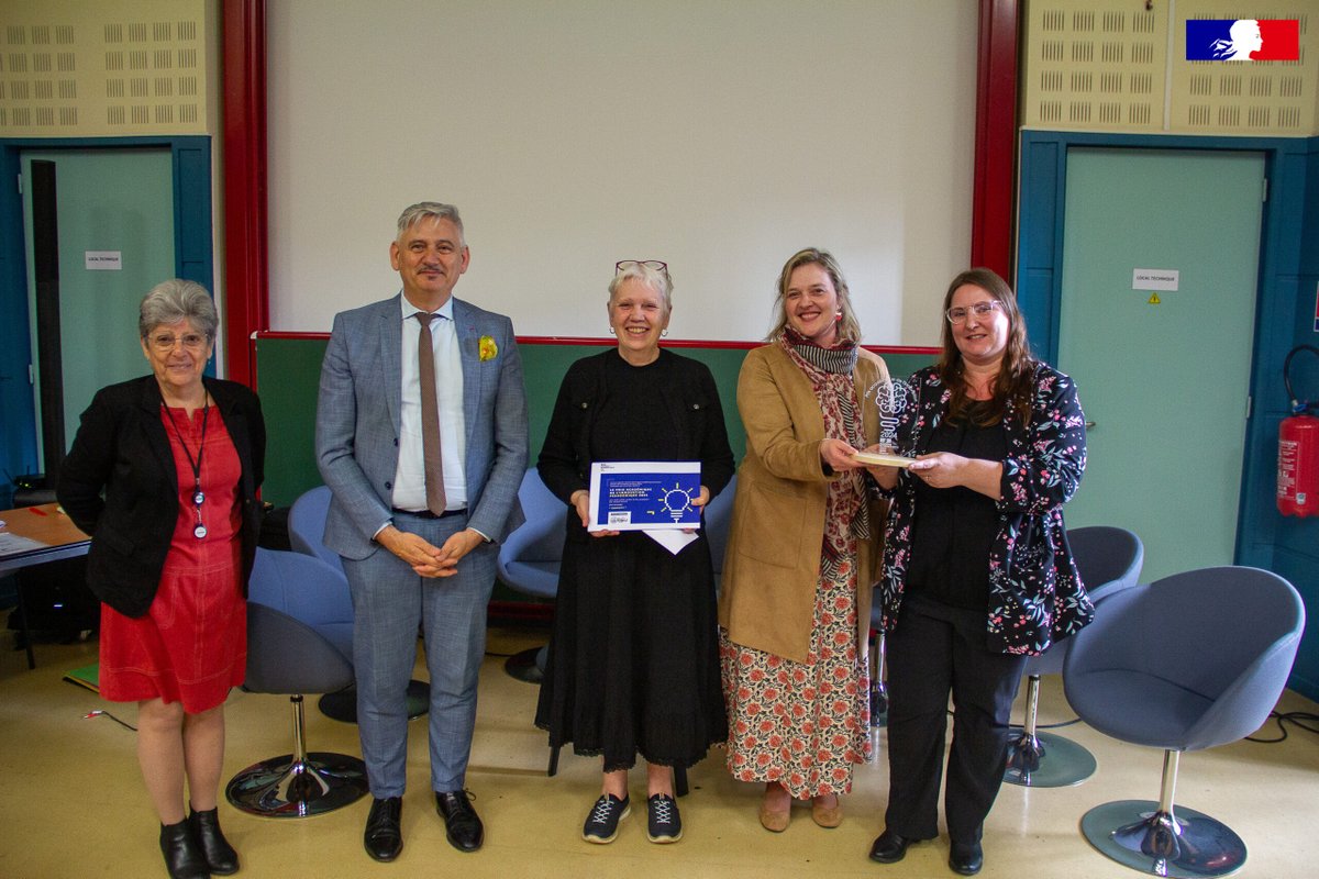 C'est avec un très grand plaisir que nous vous annonçons que le collège @Allamont a été primé dans le cadre du prix de l'innovation académique organisé par la Cardie, pour son projet #Concept
 youtu.be/QpE9jnEgXK0
📢Une très belle journée riche en échanges.
MERCI <a href="/deptmeuse/">Département Meuse</a>!