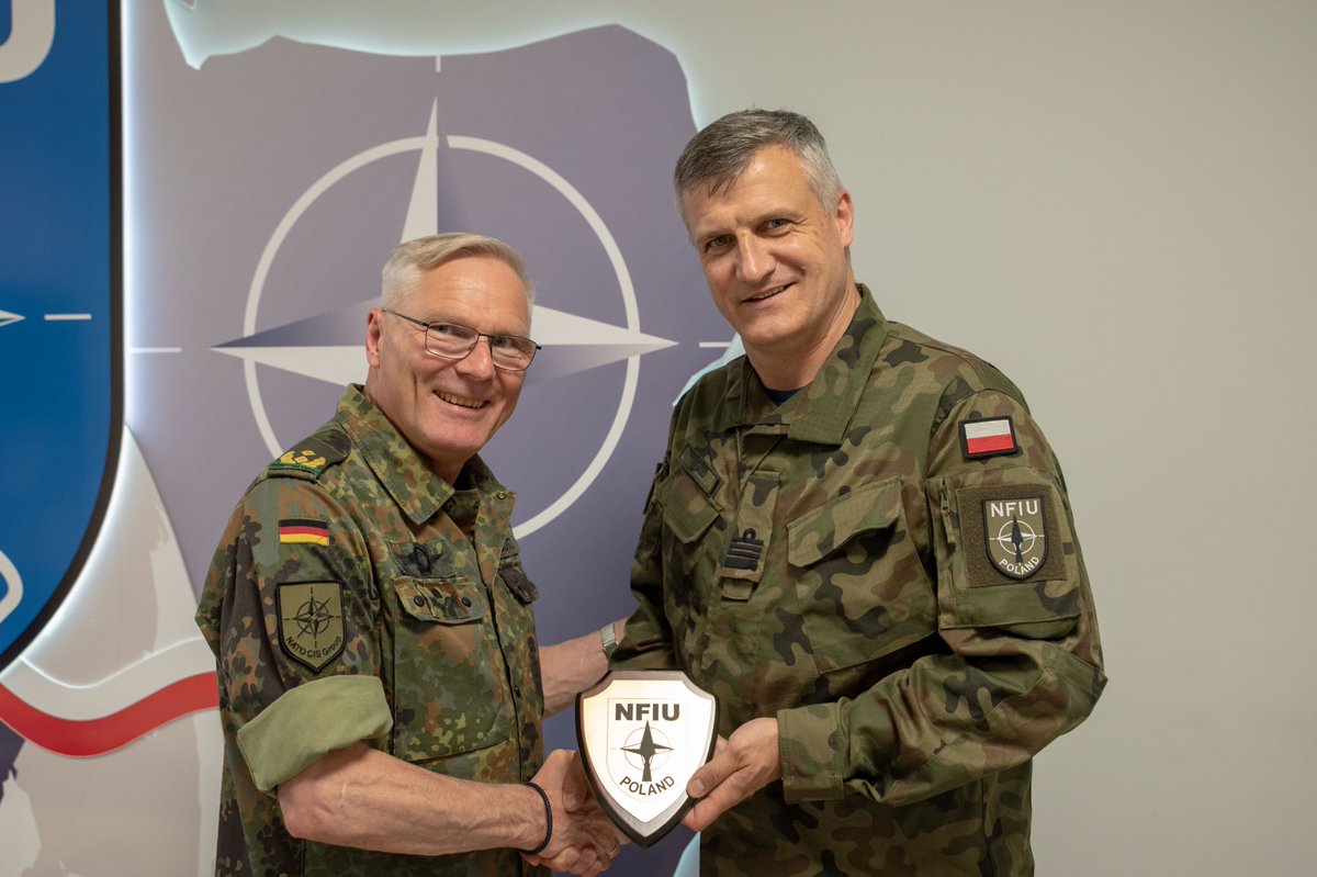 NFIU_POL's tweet photo. .@NFIU_POL has hosted Major General @JuergenBroetz, @NATO CIS Group Commander. During the visit we improved mutual knowledge on shared areas of work for further cooperation. 
#StrongerTogether #WeAreNato 
@SHAPE_NATO @NATOJFCBS @hqmncne @Deutsches_Heer @bundeswehrInfo @Poland_MOD https://t.co/pabbNITVGF