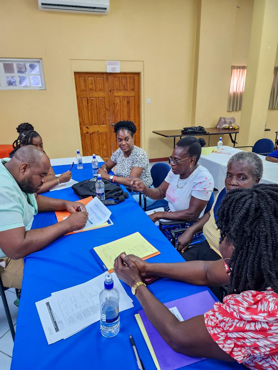 🇻🇨🌶️In #SVG hot pepper stakeholders engage in cost of production surveys which allow an understanding of the situation confronting farmers & give early indications of farm-level interventions required to unlock their competitiveness & potential. #valuechains4change
