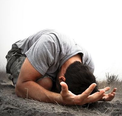 En cada momento de nuestras vidas, ya sea en tiempos de alegría o en tiempos de desafío, recordemos siempre que Dios está con nosotros. Su amor es incondicional y su gracia infinita. No importa cuán grandes sean nuestras cargas, Él nos invita a dejarlas a sus pies.