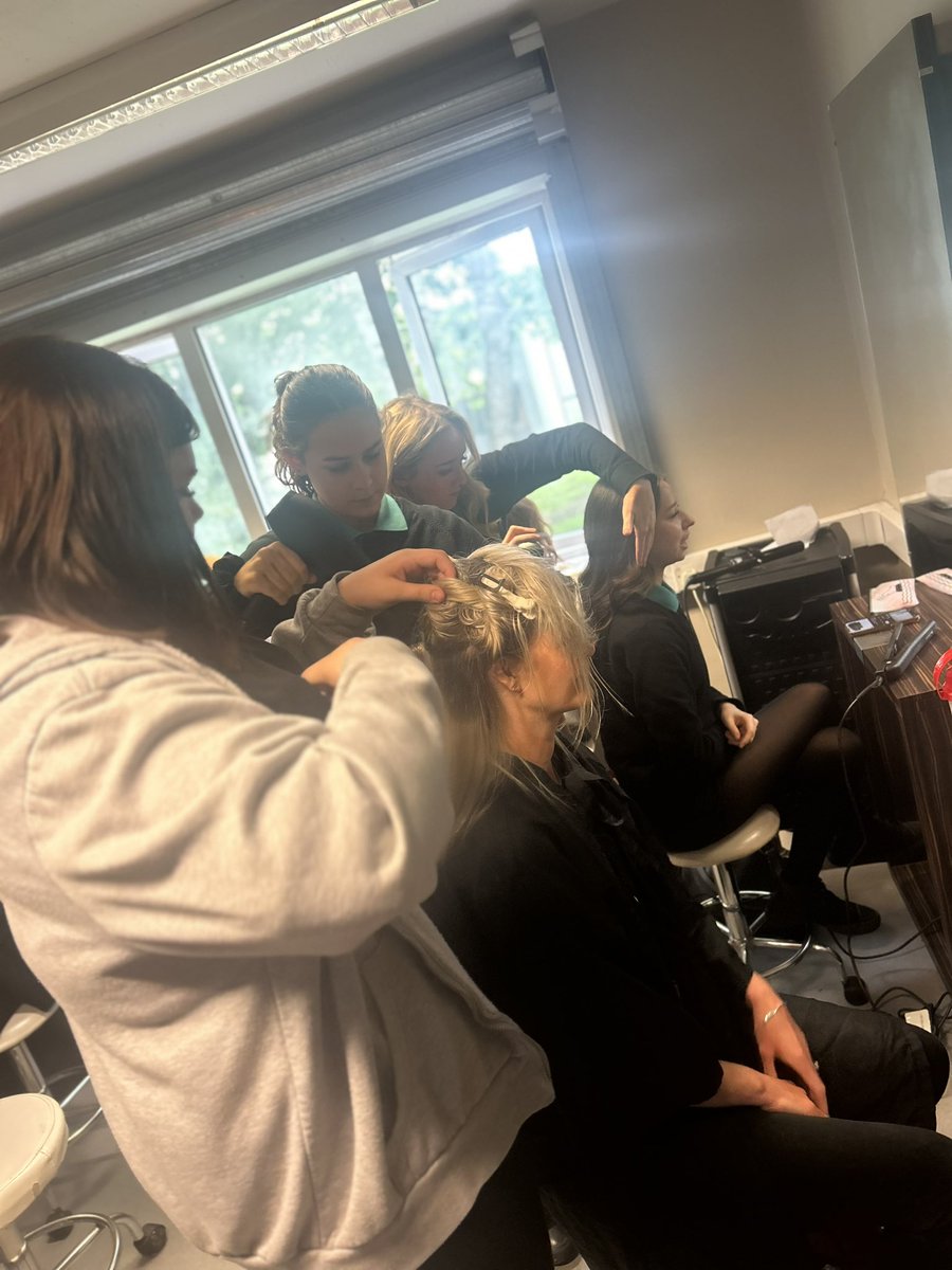 BroEdernGaH's tweet photo. Da iawn Blwyddyn 10! Gwers brysur heddiw // Well done year 10! Busy lesson today! @BroEdern https://t.co/6qO2hwSBBq