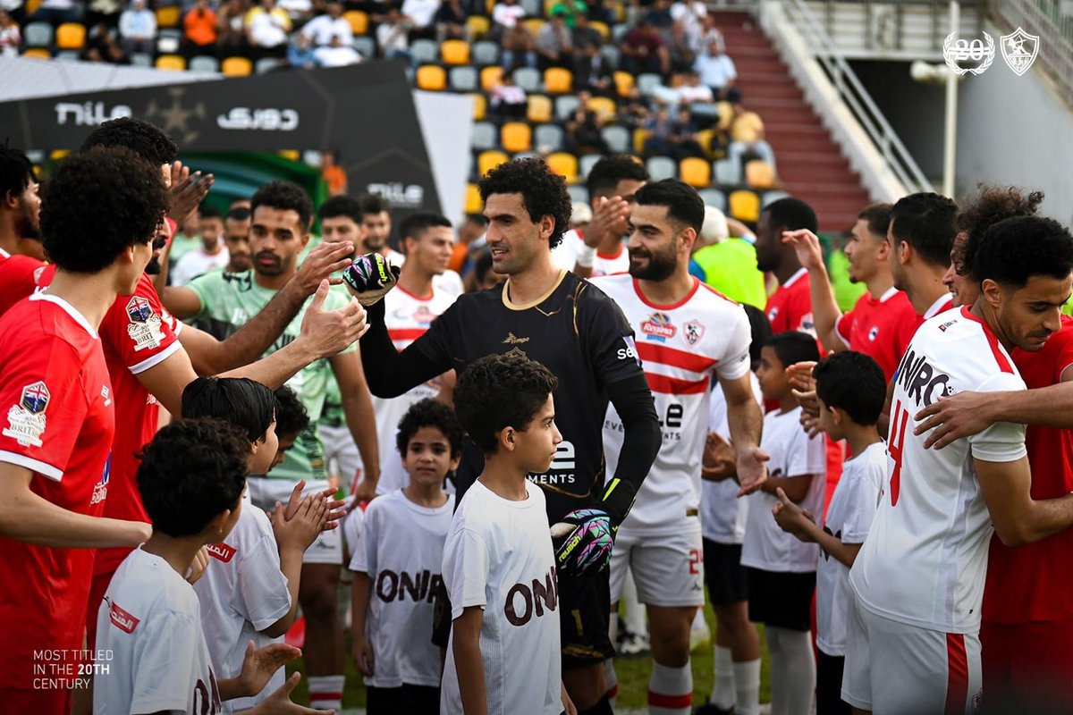 Kosi_foottalk's tweet photo. Special guard of honor for @ZSCOfficial by @futurefceg ahead of their ongoing Egyptian premier league game.
Zamalek won the #CAFCC some days back and definitely deserve this respect from Modern future.
#modernfuture #zamalek #africa #guardofhonor https://t.co/9fz1eHaQd9