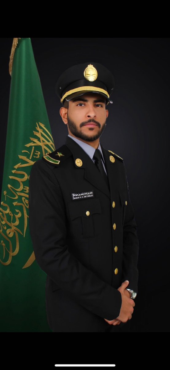 ولله الحمد  والثناء

تخرج البناخي / بندر  بن نداء  البندر
من كلية الملك خالد العسكريه بالحرس الوطني / الله يوفقه وزملائه  لخدمة دينهم ومليكهم ووطنهم 🇸🇦🇸🇦