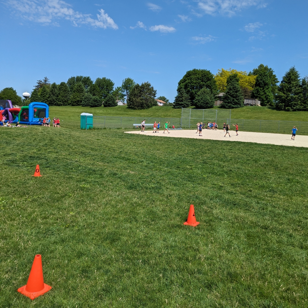 EpworthElem's tweet photo. Field Day plac C has been a huge success as our kids enjoy a variety of out door activities. Thank you to our PTO for the inflatables! https://t.co/6lhprMcd66