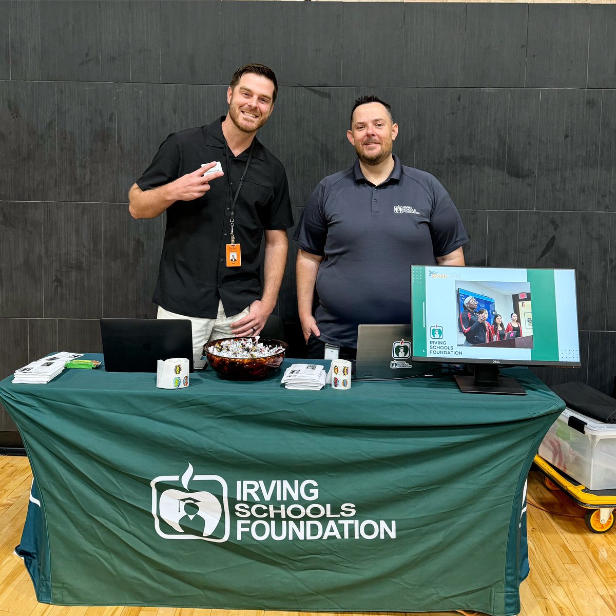 We’re at the Irving High School 🐯 career fair today teaching freshman and sophomores about all the ways ISF and other nonprofits make a difference in the community, and how they can too! 💚🤝 @IrvingHigh #MoreIn24 #IrvingISD