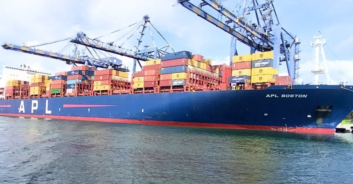 DP World Chennai terminal welcomes its deepest-ever container vessel.

Check out this article 👉marineinsight.com/shipping-news/… 

#DPWorld #Containership #Maritime #MarineInsight #Merchantnavy #Merchantmarine #MerchantnavyShips