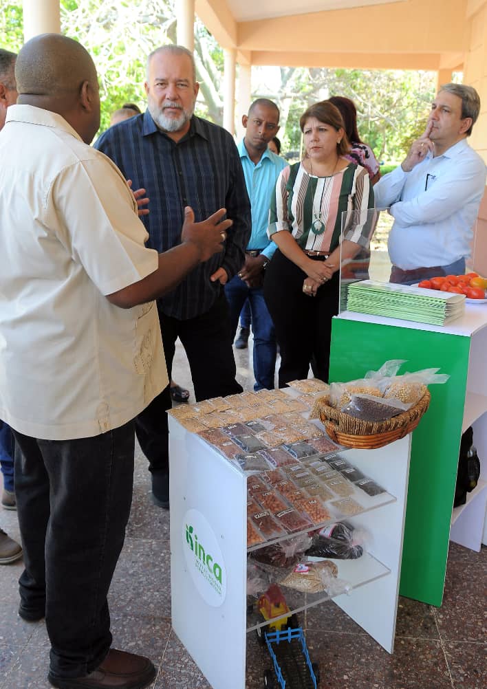 El miembro del Buró Político y Primer Ministro, @MMarreroCruz encabeza la última jornada de la tercera visita gubernamental a #Mayabeque. Desde el @IncaCuba evaluó el funcionamiento del polo científico docente tecnológico agroindustrial de este territorio.