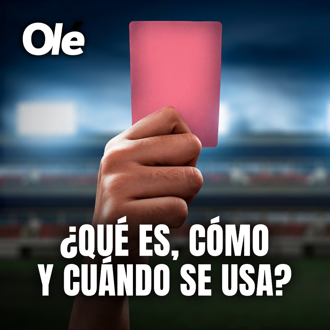 DiarioOle's tweet photo. SE VIENE LA TARJETA ROSA 🔜🔺🌎

🏆 Conmebol anunció que durante la próxima Copa América 2024 se empleará una nueva TARJETA ROSA, que NO será levantada por los árbitros como inicialmente se malentendió: 

- Su uso será la señal de que un equipo realizó un cambio porque un futbolista sufrió una CONMOCIÓN CEREBRAL o traumatismo craneoencefálico

- Se le entregará al 4to árbitro, pero NO SERÁ EXHIBIDA por el juez principal a un jugador ni al público

- En esos casos, la modificación NO se descontará de las CINCO permitidas por reglamento, que se amplían a SEIS en casos de prórroga

- Si ya se hicieron los cinco cambios reglamentarios, NO se podrá hacer un sexto por conmoción

- Si un equipo realizó SEIS cambios porque hubo un jugador que sufrió esta situación, SU RIVAL TAMBIÉN podrá realizar seis, aunque no tenga un futbolista con este diagnóstico