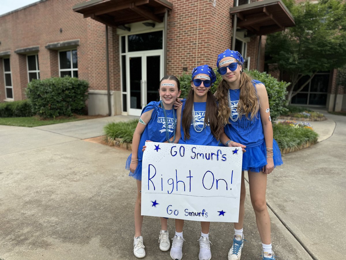 hannon_leah23's tweet photo. #mvmiddle field day! Who will be the House Tournament champion? Pink, Green, Blue, or Red? @TheMVSchool https://t.co/UAg0wbE3wP