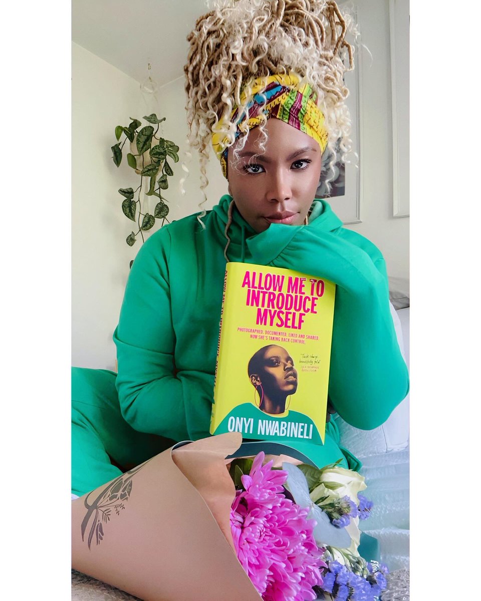 Happy (UK) Publication Day to me and to my babes Aṅụrị

ALLOW ME TO INTRODUCE MYSELF is out now! 

Aṅụrị hive arise!