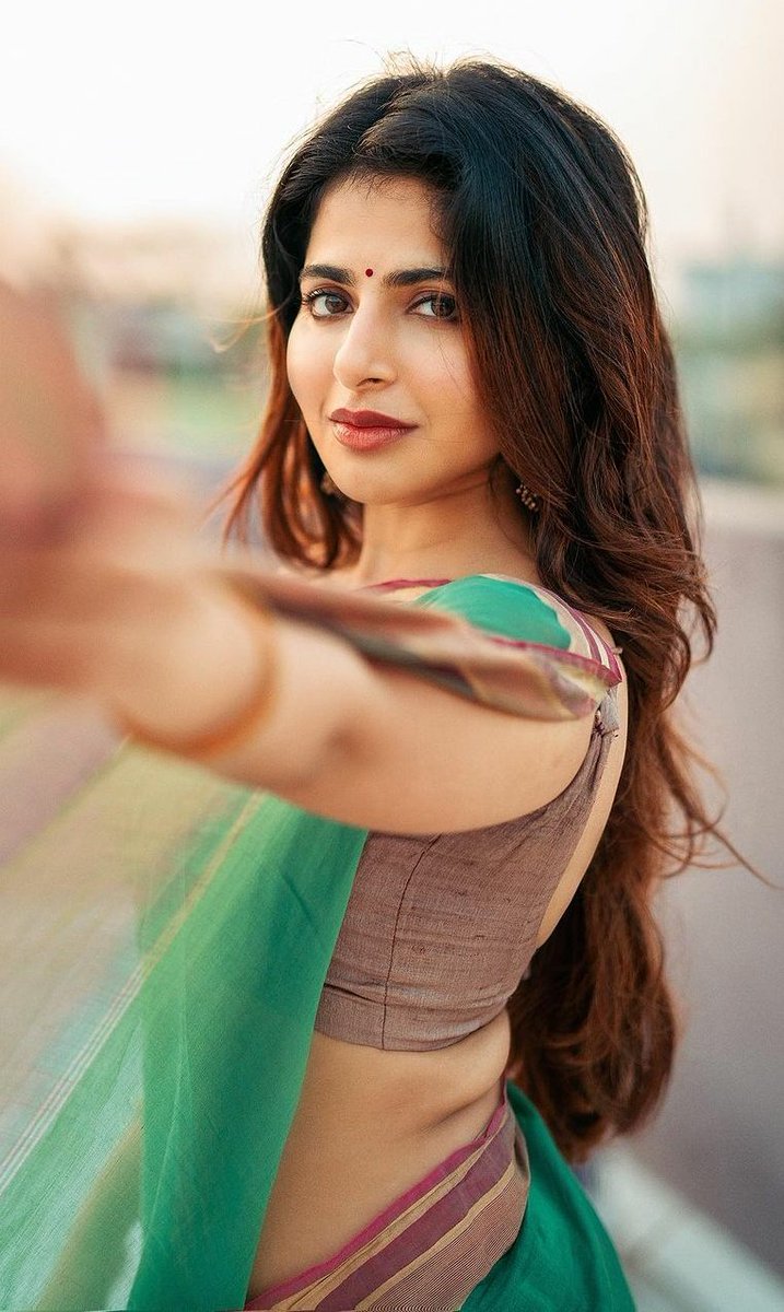 Kandy86025662's tweet photo. कोई तो ज़िद करे हमसे भी मिलने की ,
हमें भी महसूस हो हम भी आरज़ू हैं किसी की ।। https://t.co/yGuvsSPFEc