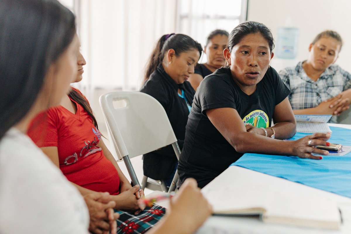 Sedesolhn's tweet photo. La @Sedesolhn realiza una jornada de intercambio de conocimientos interculturales con mujeres pertenecientes a pueblos originarios en La Paz, mediante la Unidad de Género, #CONAPOA y @semujer_hn, para impulsar la inclusión y el empoderamiento de al menos 5 mil mujeres. https://t.co/YG6QOJqzXA