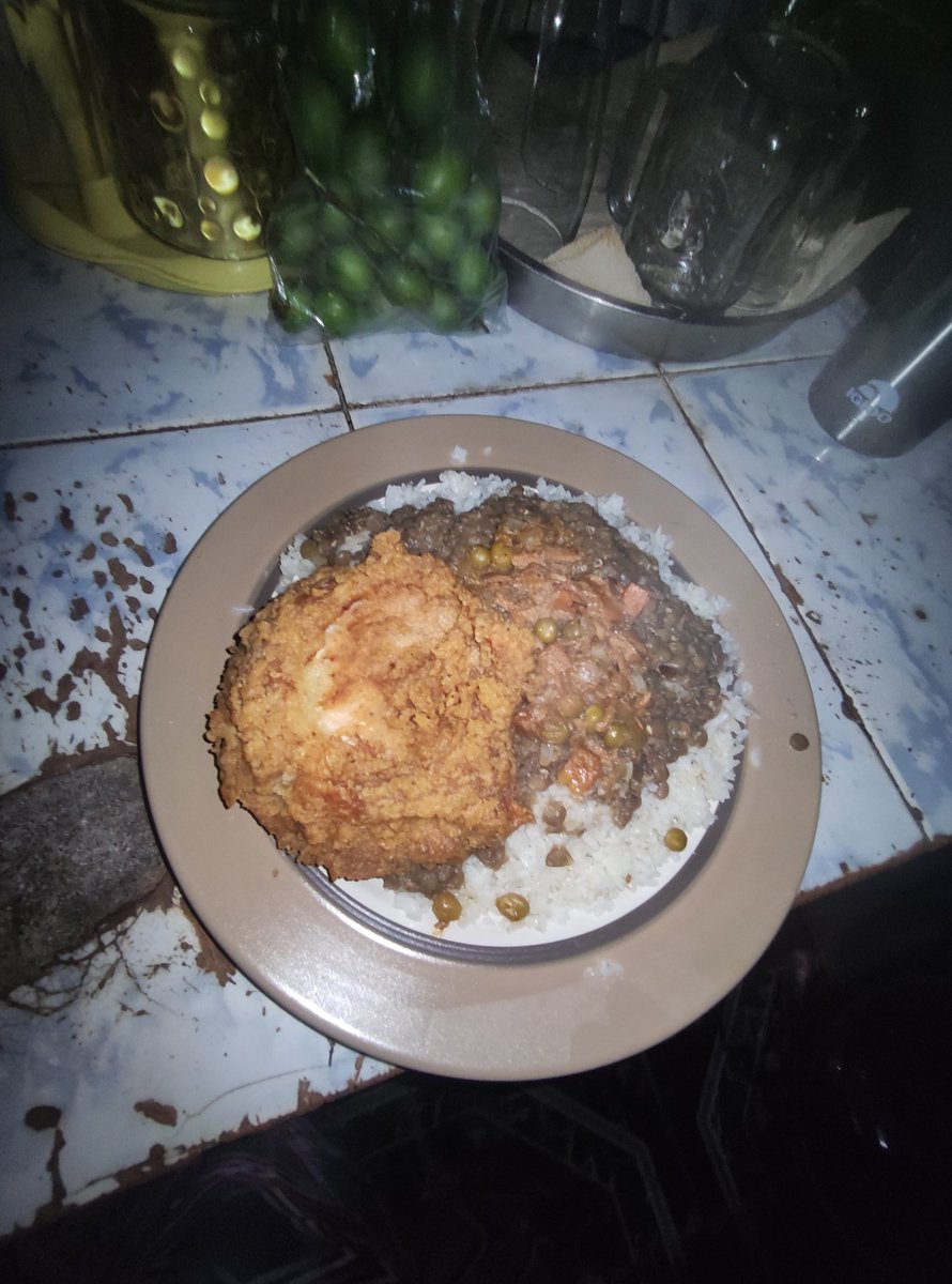 @SoyFerdie Mira un pollo de kfc con tuna, lentejas y arroz