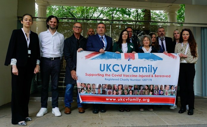 UKCVFamily at the Covid-19 Public Inquiry, May 22/5/2024, accompanied by Terry Wilcox from @hudgellsol and @scottish_vig If you are vaccine injured or bereaved and in the UK, You are NOT alone. We see you, we hear you and we are here for you.