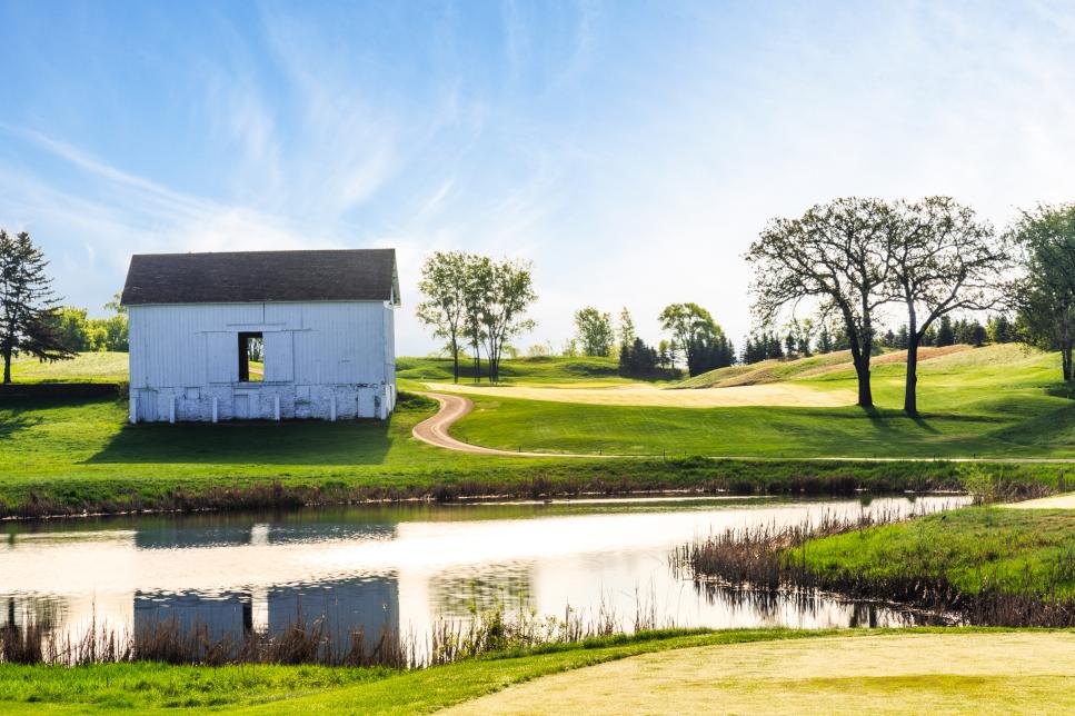 weed_golf's tweet photo. “The par-5 11th hole at StoneRidge Golf Club turns the expression, ‘couldn’t hit a barn’ on its head, because you literally can and you definitely don’t want to." -@MensJournal https://t.co/yE8mxCIuvE