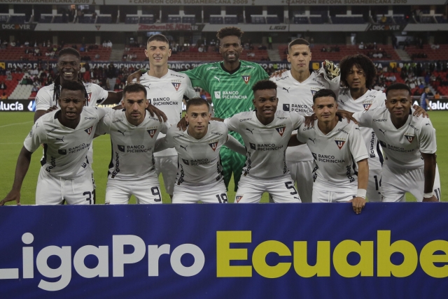 futbolecuador's tweet photo. 🚨 ALERTA #MUNDOLIGA: ¡Referente de #LDU confiesa que NO LE “LLEGA” el discurso de #Alcácer! (EXCLUSIVA) Futbolecuador 📍com conoció que no existiría conexión entre el plantel y el DT que escogió #IsaacÁlvarez. 🔽 https://t.co/0evLzrOT1Q https://t.co/NXmTqEFOx9