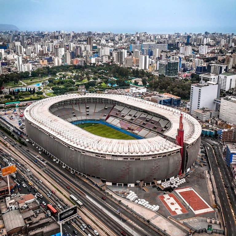 caminostereo's tweet photo. @ErrorArbitralTR Que hablas gayina, el mejor estadio del país es el NACIONAL (y NO la congeladora de GREMCO). #AlCesarLoQueEsDelCesar https://t.co/zKwhN78opG