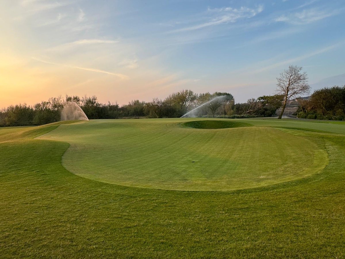 Experienced greenkeepers required to support the grow-in at La Grande Mare, Guernsey, a new, 18-hole course.
 
Working alongside <a href="/eurogolfdesign/">European Golf Design</a> &amp; <a href="/MJAbbottLtd/">MJ Abbott Ltd</a> 

This is 4 month position (June-Sept). 

Excellent pay &amp; accommodation.
 
Contact rickh@lagrandemare.com

#Recruitment
