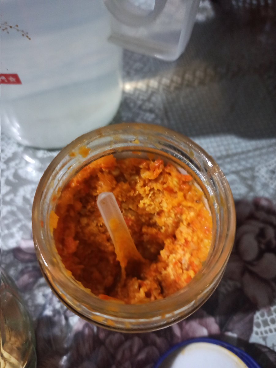 enbshnn's tweet photo. liat dikulkas ada coklat, pas disendok ternyata sambel bngst 😂 https://t.co/XR3gNQYnUu