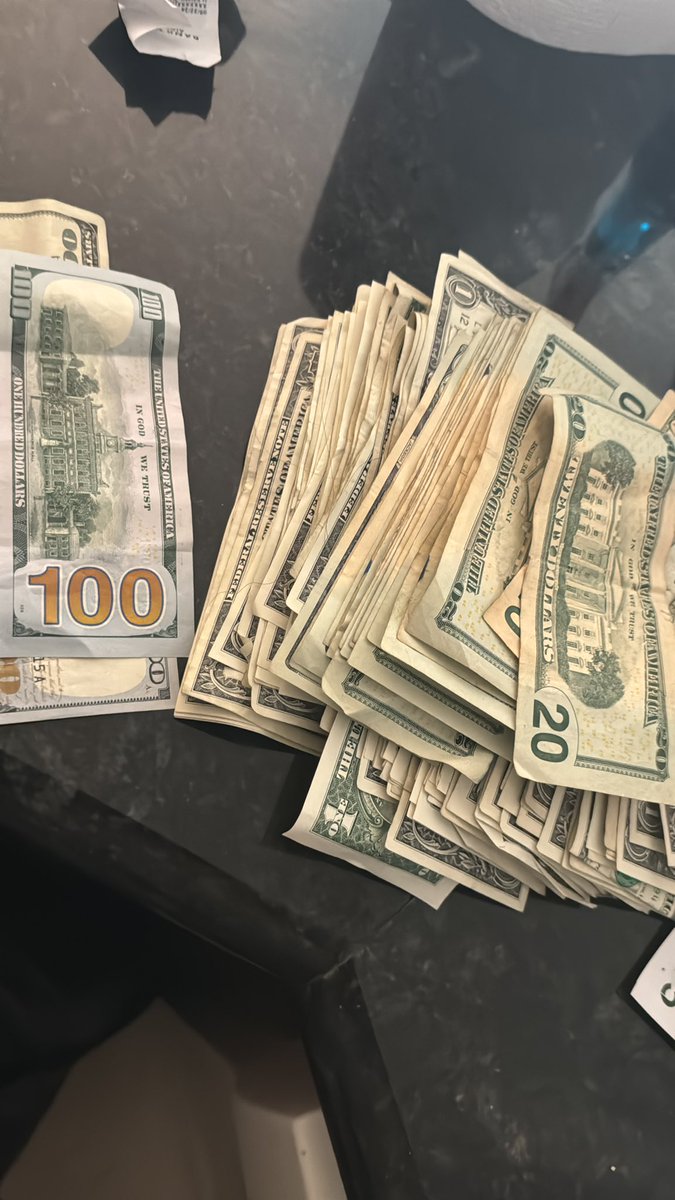 GIVEAWAY THURSDAY HEADED TO THE BANK TO pay off 3 winners from yesterdays giveaways im a use the rest to bet with lmao ‼️ don’t judge me I’m a gambler 🎰 🏪 #retweet & #like comment how much in this picture it’s higher than $700.00 less than a $950.00 go ! 👇
