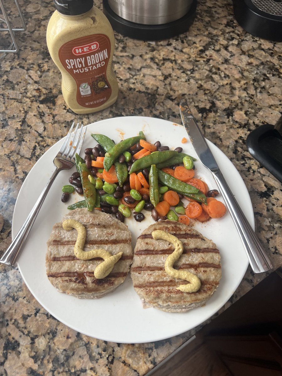 Big_Yeti_42069's tweet photo. Culinary masterpiece #boiger https://t.co/q3ixEwr7ab