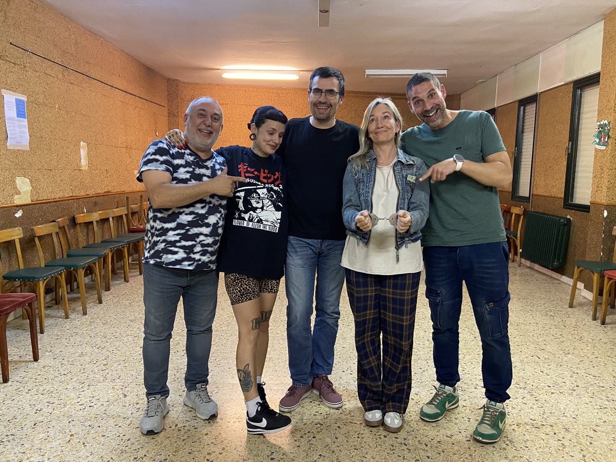 SPTeatre's tweet photo. Els interprèts també fan de les seves quan se’ls dóna llibertat…el rol de direcció no és fàcil i a vegades és una “condemna”😜.  Per sort, la Marta Tolrà els està encaminant i quan vingueu a veure l’obra descobrireu també la feina que hi ha al darrera d’aquesta història. https://t.co/705meWuoo4
