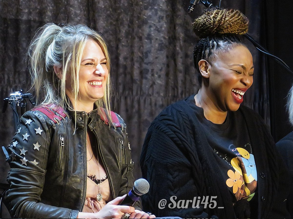 Ladies of SPN panel from #SPNNJ #NJCon this past weekend, with Sam Smith, Lisa Berry, Kim Rhodes and Briana Buckmaster 

Always one of my fave panels. I even asked a question!