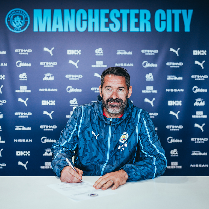 ManCity's tweet photo. .@SCarsonOfficial has signed a one-year extension to his contract, keeping him at the Club until the summer of 2025 ✍️🩵