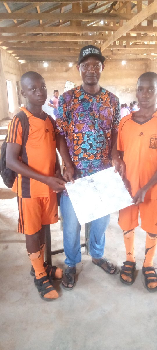 buzo4reel's tweet image. Today we welcome on board two prodigies - Nwafor Collins and Okeoma chibueze who fashioned their Chess board.
The game is an enabler of great exploits.
#abiachess
Doing great from our space 😄
#ChampionshipMindset 
@Abia_Update @alexottiofr @thegiftofchess @Chesstoschool @aoteh