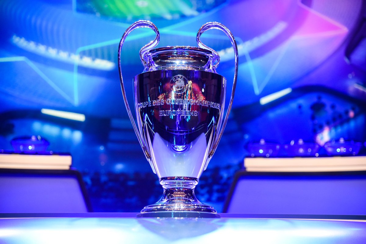 🚨 Avec le nouveau format de la Ligue des Champions, le dernier match de la phase de groupes 2024/25 aura lieu 𝗹𝗲 𝟮𝟵 𝗷𝗮𝗻𝘃𝗶𝗲𝗿 𝟮𝟬𝟮𝟱.

Les 36 équipes joueront toutes 𝗘𝗡 𝗠𝗘̂𝗠𝗘 𝗧𝗘𝗠𝗣𝗦 à 21h00, soit 18 matches en simultané. 

Ceci pour éviter tout arrangement