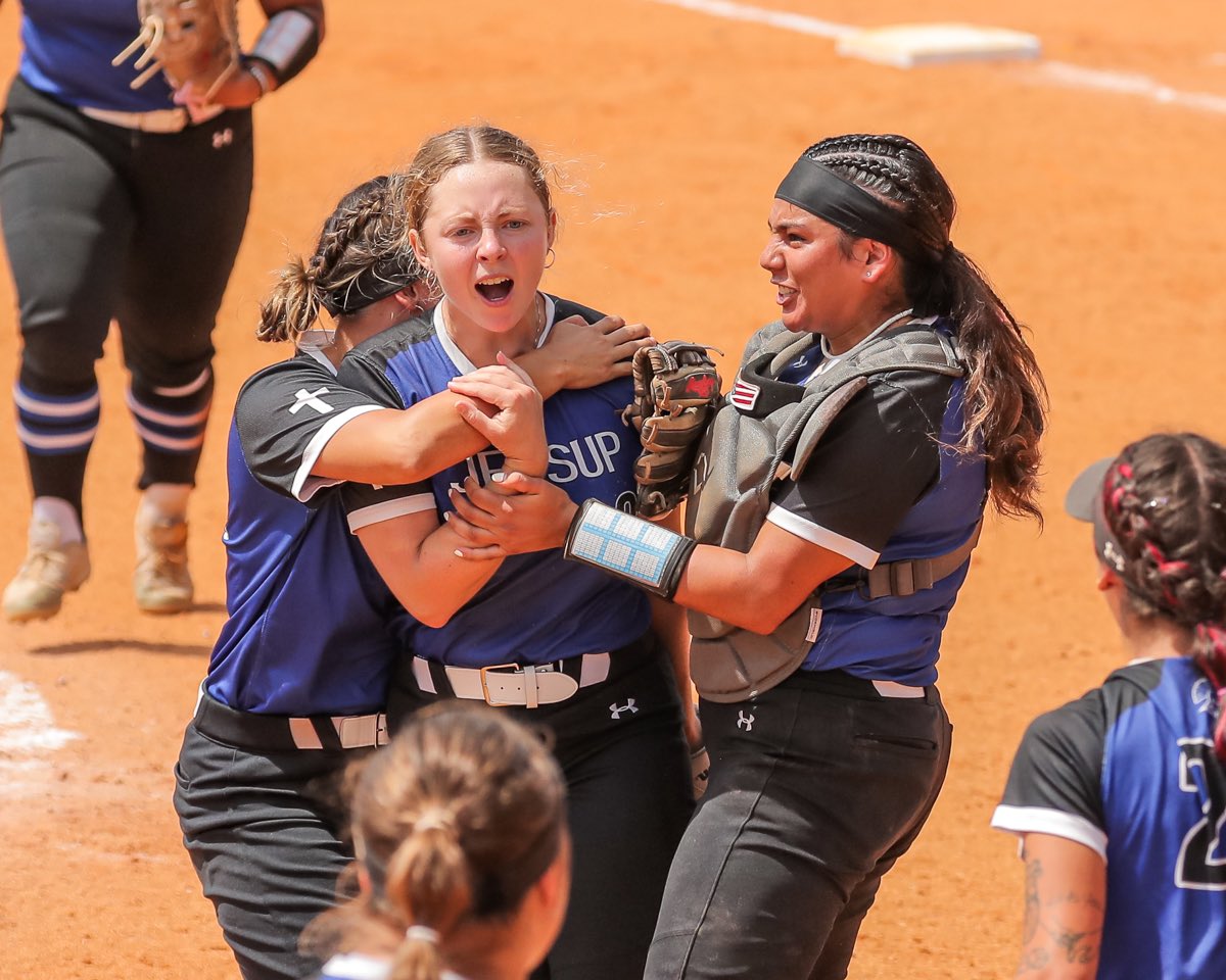 From Columbus, GA. Jessup (Calif) punches past defending champs Southern Oregon. #@playnaia @NAIA @ColsGASports #NAIASBWorldSeries #BattleForTheRedBanner #NAIASoftball