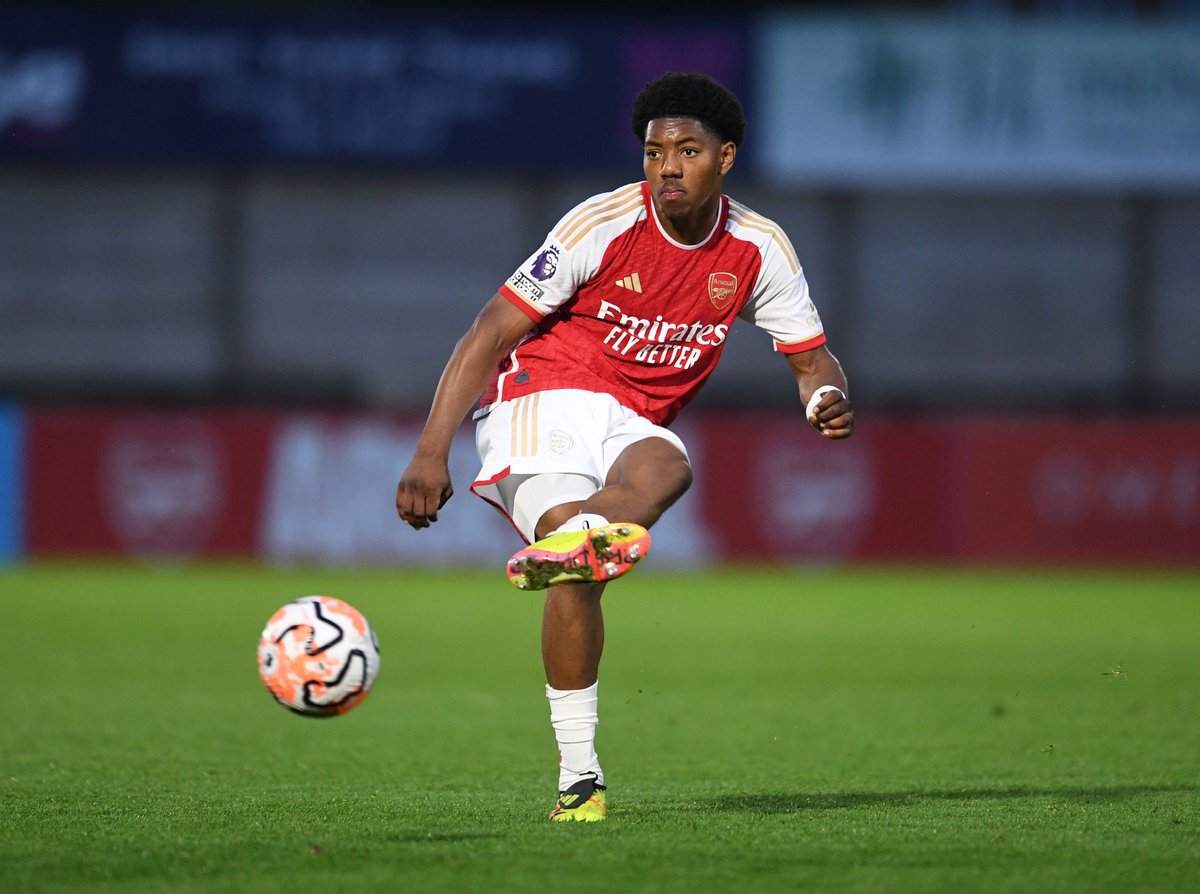 🏴󠁧󠁢󠁥󠁮󠁧󠁿🔴| Arsenal’s Myles Lewis-Skelly wore the captain’s armband for England under-18s in Wednesday’s 4-2 friendly win over Northern Ireland at St. George’s Park. 👏🙌 (via @Arsenal)