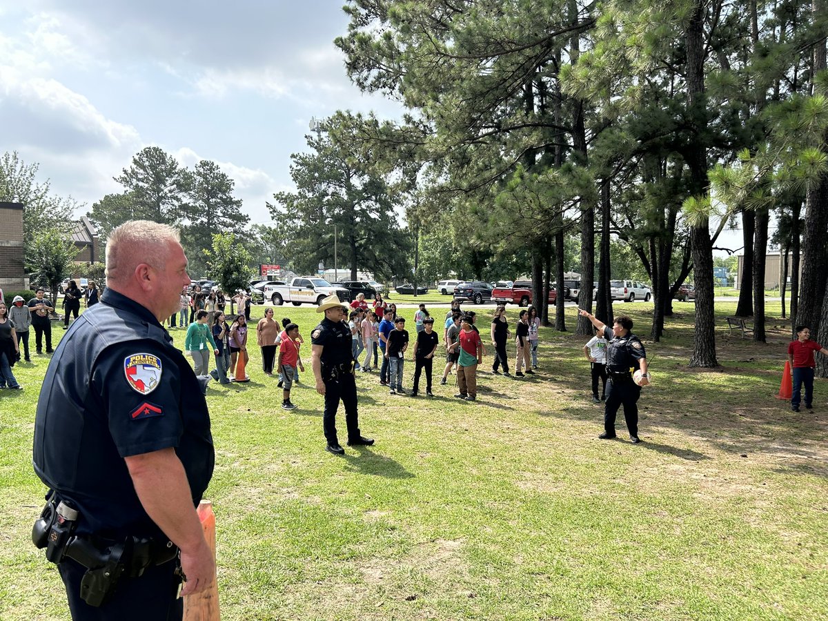 Chicken club with 5th grade Sheriff Officers and Aldine ISD PD