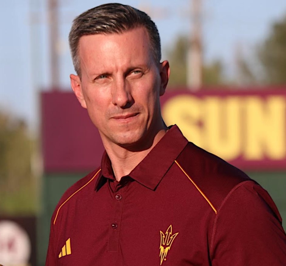 Today's show at 10am -News of the day @DesertFinancial 10:15a @JordyHamm with new @TheSunDevils Athletic Director Graham Rossini 10:30 @tylershough2 former @HuskiesGridiron now @LouisvilleFB Watch here sports360az.com/brad-cesmat-li…