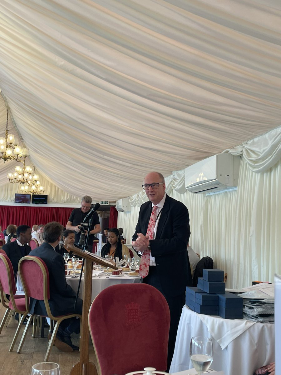Had the most fabulous afternoon @UKHouseofLords with our wonderful south @LondonColleges and adult ed colleagues, celebrating our amazing students and inspiring staff! @Pmayhewsmith reminding us about the transformative power of #FurtherEducation @AoC_info #LoveOurColleges