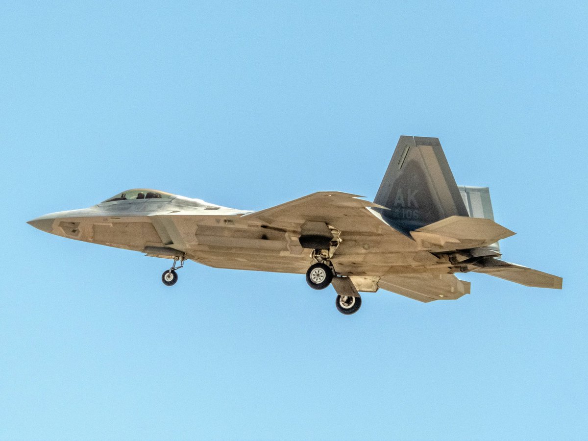 Parker_008's tweet photo. Eight Elmendorf F-22s landed at Nellis around noon today!

#F22 #Raptor #USAF #EDF #Nellis #WSINT https://t.co/wVcGNKJzvK
