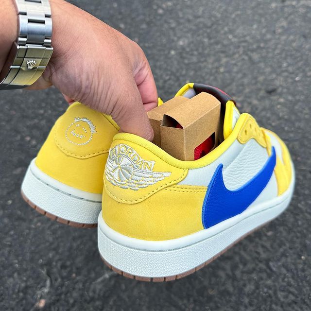 JustFreshKicks's tweet photo. Travis Scott x Air Jordan 1 Low “Canary” pushed back to 5/30 💛 https://t.co/caPSRBGmud https://t.co/Yz95v5KIum