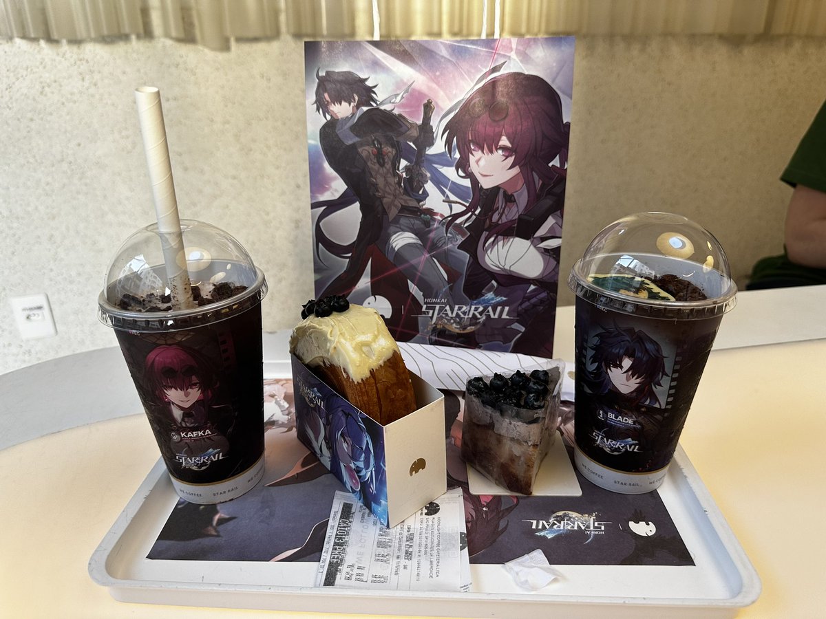 horadogayme's tweet photo. Finalmente experimentamos o combo do Honkai Star Rail da We Coffee e tudo é tão bonitinho 🥰
Ficamos apaixonado pelo Purple NY, que é uma massa folhada com recheio de blueberry maravilhoso 😋
#HonkaiStaRrail #WeCoffee https://t.co/w5zugK4Pjl