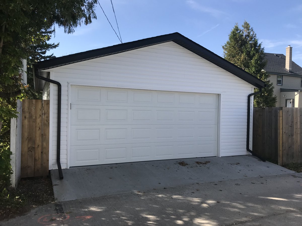 StarRTMHomes's tweet photo. 🚗Room for more than just your ride! Discover our range of durable detached garages. The perfect addition to your home that offers extra storage, or workspace. Call for more details on our garage builds or material package and upgrade your space!
#StarReadyToMoveHomes #Garage https://t.co/RNmsxj1hXX