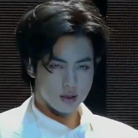 hourjinnie's tweet photo. What an insane face card https://t.co/qVqK32cb4o
