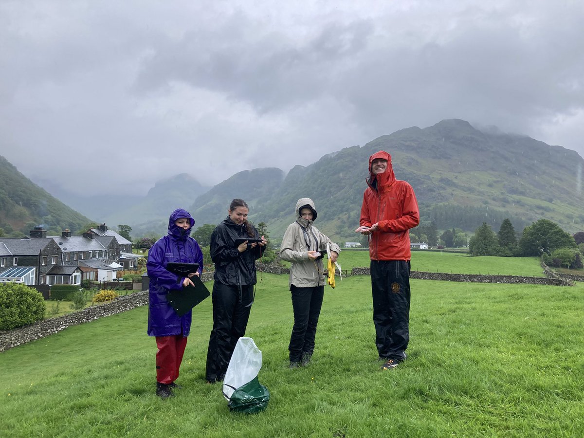 GeographySTAHS's tweet photo. Y12: Well it wouldn’t be the full Lakeland experience without a bit of rain! #geography #fieldwork  #nosuchthingasbadweather https://t.co/aHlYc9XDUX
