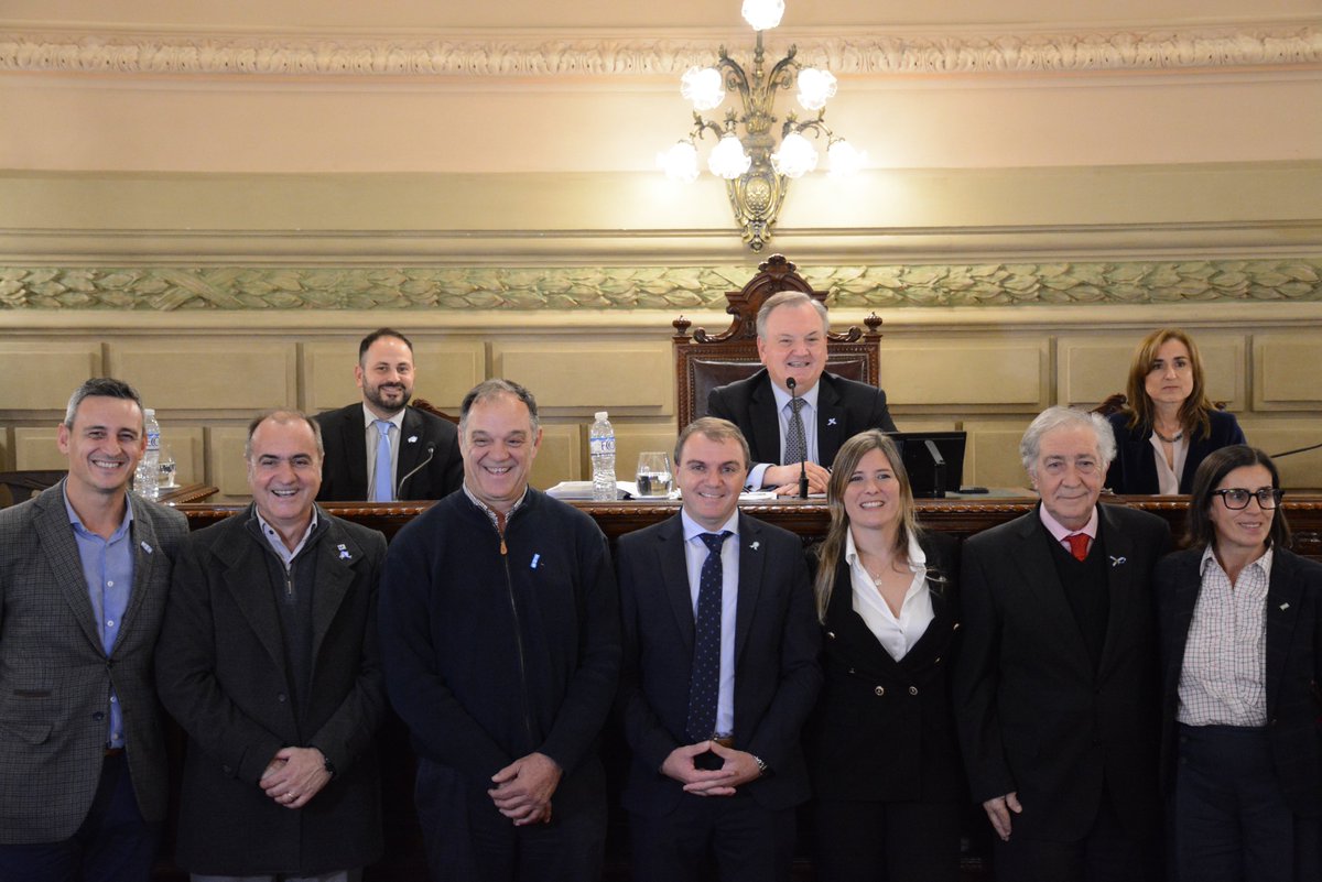 SenadoSantaFe's tweet photo. 👏 El Senado declaró ciudades a Helvecia y Alvear y la provincia suma tres nuevos municipios

👉 Se agrega Villa Minetti, que recibió el mismo status en @CamaraDipSF  

✅ También se aprobó la declaración de Emergencia del servicio de agua potable

🔗 https://t.co/7q4Gc6xntg https://t.co/q6lMKVtWCx