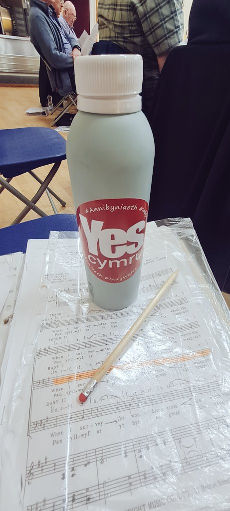 Potel ddwr ar gyfer ymarfer côr heno! @bridgendchoir @YesCymru Yn canu mewn Eidaleg..Nessun Dorma!! / Much needed water bottle tonight during choir rehearsals. We're singing Nessun Dorma..in Italian! #malevoicechoir #goodforthesoul