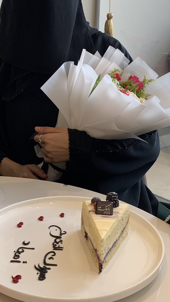 clo_40d's tweet photo. شهد و امجادي اجمل خريجات 😭🎓💕 https://t.co/f1vCMQjCPE