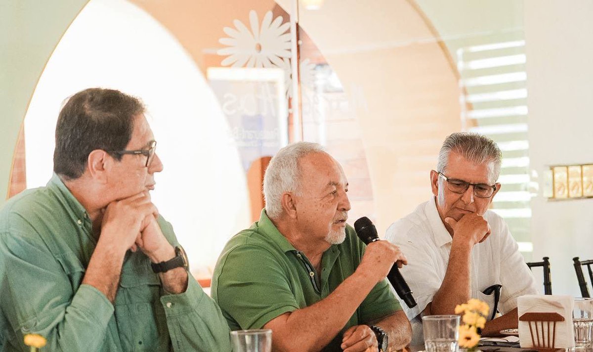 LizetteTapiaC's tweet photo. Vivimos en un paraíso llamado Zihuatanejo, pero hay que cuidarlo. Por eso ante el sector ambientalista acordamos trabajar juntos para implementar acciones a favor del cuidado del medio ambiente mediante la concientización, capacitación y la implementación de nuevos proyectos. 💚 https://t.co/l16npUnJJz