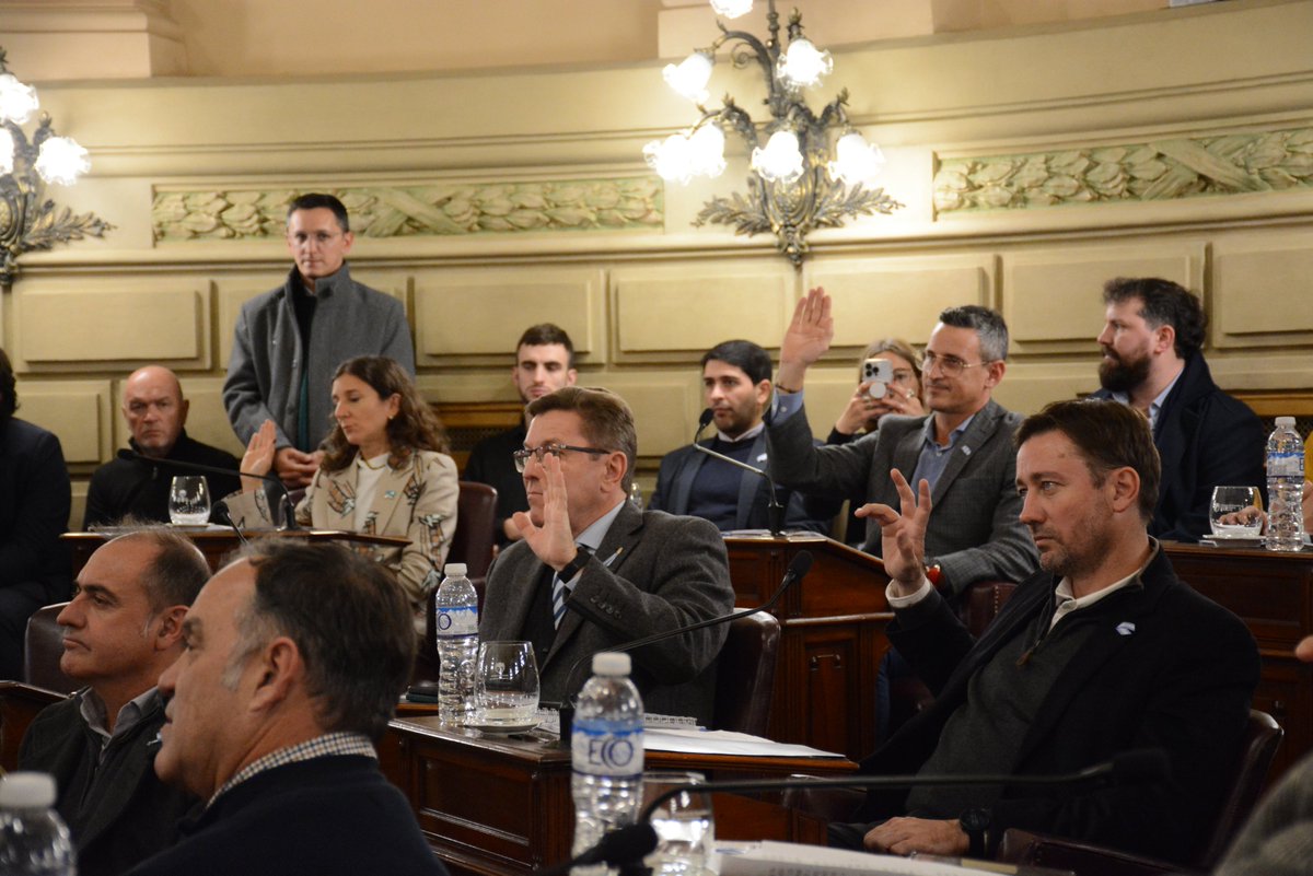 SenadoSantaFe's tweet photo. 👏 El Senado declaró ciudades a Helvecia y Alvear y la provincia suma tres nuevos municipios

👉 Se agrega Villa Minetti, que recibió el mismo status en @CamaraDipSF  

✅ También se aprobó la declaración de Emergencia del servicio de agua potable

🔗 https://t.co/7q4Gc6xntg https://t.co/q6lMKVtWCx