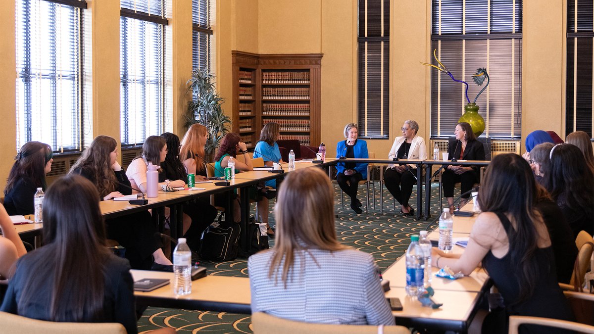 Students from Ohio State University's NEW Leadership program visited the @OHSupremeCourt today. They spoke with Justice Jennifer Brunner and other Court leaders about career opportunities in public service. #CivicEd